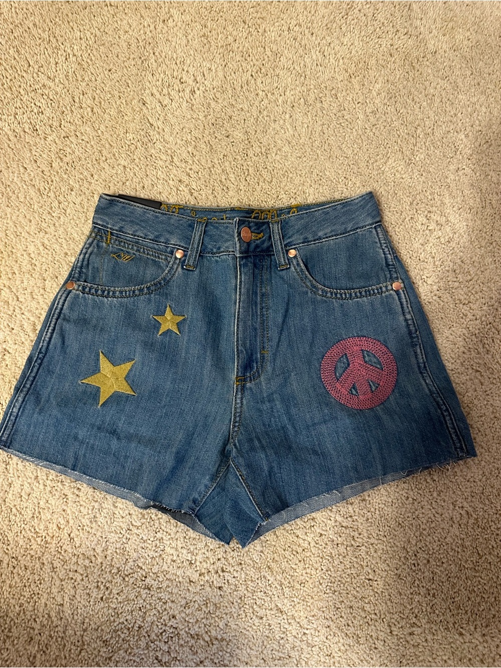 NWT Lainey Wilson x Wrangler Cowboy Shorts 26